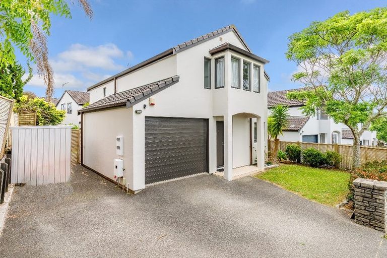 Photo of property in 2/48 Schnapper Rock Road, Schnapper Rock, Auckland, 0632