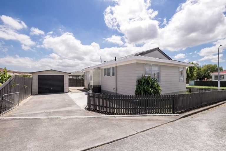 Photo of property in 1/6 Silver Creek Road, Weymouth, Auckland, 2103