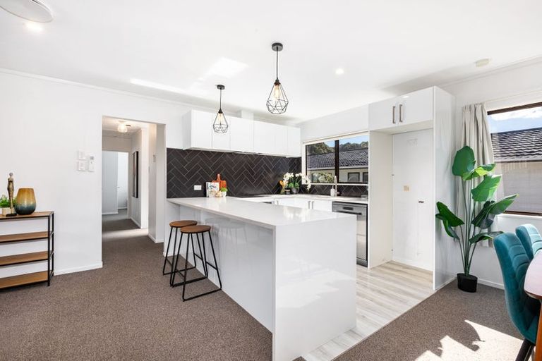 Photo of property in 58 Albatross Close, Whitby, Porirua, 5024