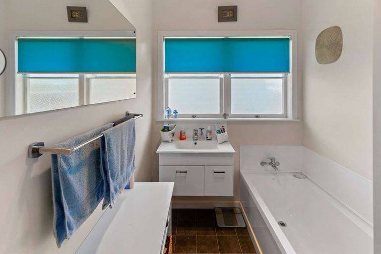 Photo of property in 16 Ongo Road, Hunterville, 4730