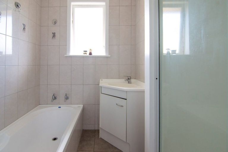 Photo of property in 10 Piper Place, Roslyn, Palmerston North, 4414