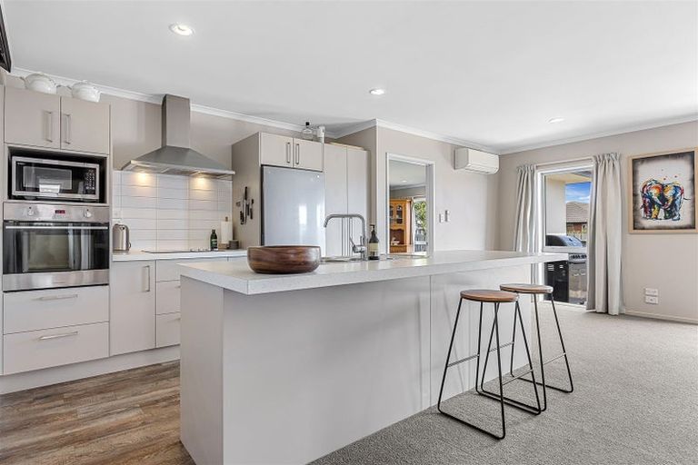 Photo of property in 24 Farnborough Street, Aranui, Christchurch, 8061