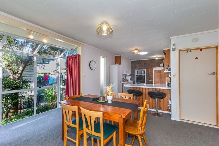 Photo of property in 24 Karaka Crescent, Levin, 5510