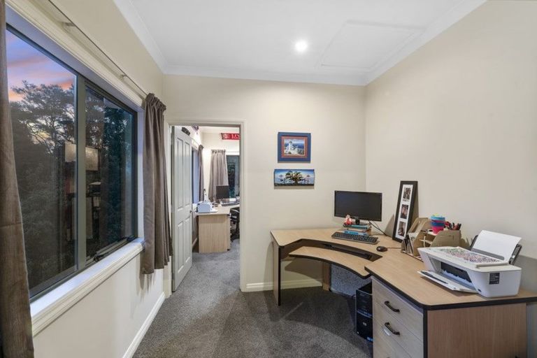 Photo of property in 322b Glenfield Road, Glenfield, Auckland, 0629