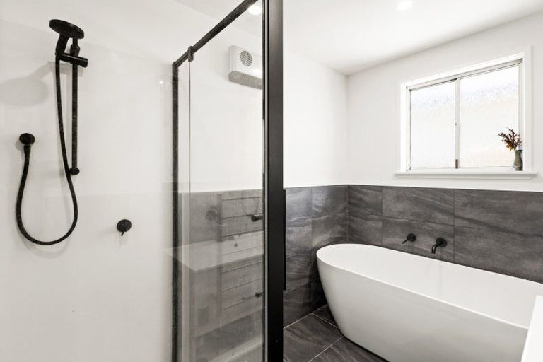 Photo of property in 33 Avenue Road, Greenmeadows, Napier, 4112