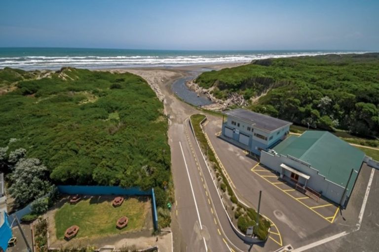 Photo of property in 5 Koputara Road, Himatangi Beach, Foxton, 4891
