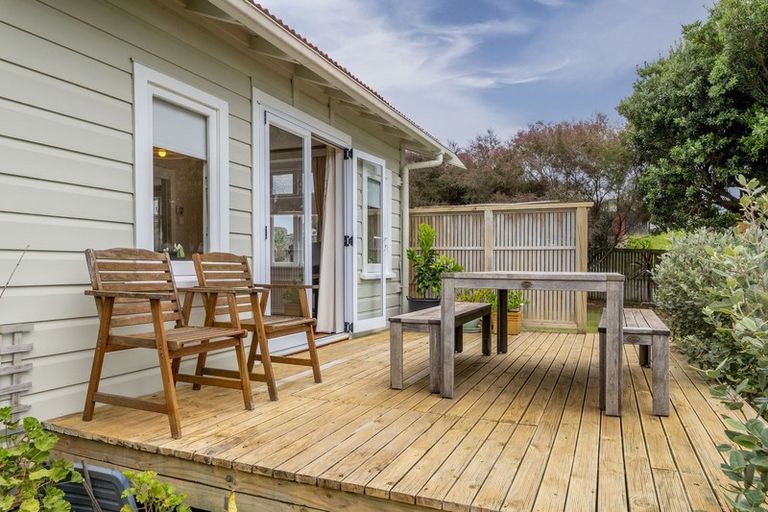 Photo of property in 35 Hicks Crescent, Waikanae Beach, Waikanae, 5036