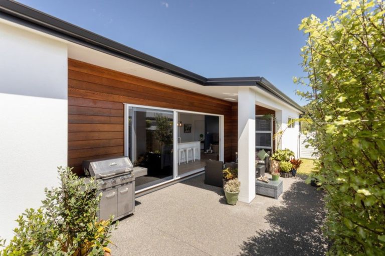 Photo of property in 90 Awataha Crescent, Pyes Pa, Tauranga, 3110