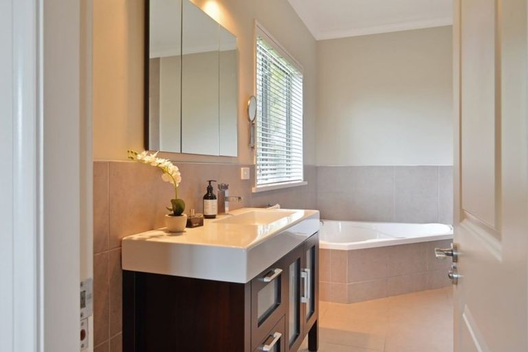 Photo of property in 62a Richmond Road, Carterton, 5713