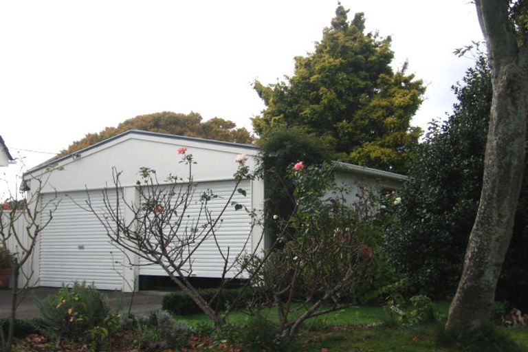 Photo of property in 5 Ngaio Crescent, Woburn, Lower Hutt, 5010