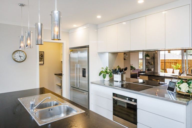 Photo of property in 120 Johnstone Drive, Fitzherbert, Palmerston North, 4410