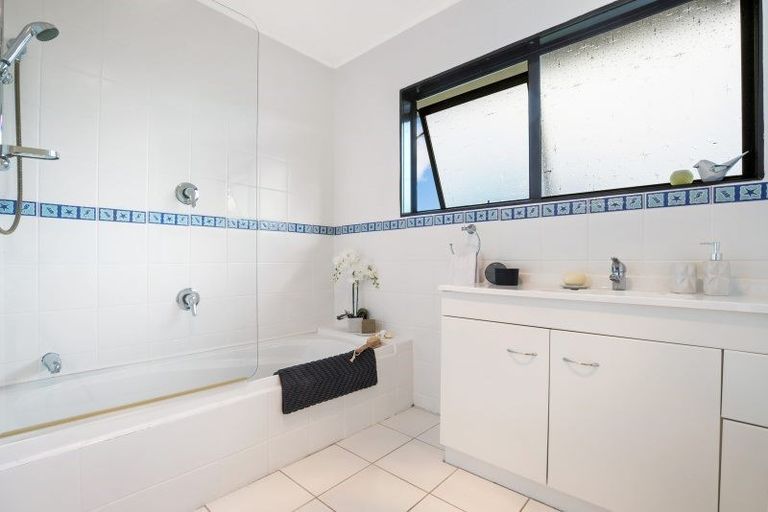 Photo of property in 53 Okura River Road, Okura, Albany, 0792