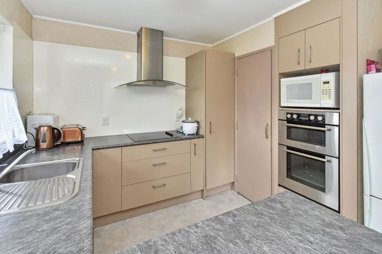 Photo of property in 1/1 Manse Road, Pahurehure, Papakura, 2113