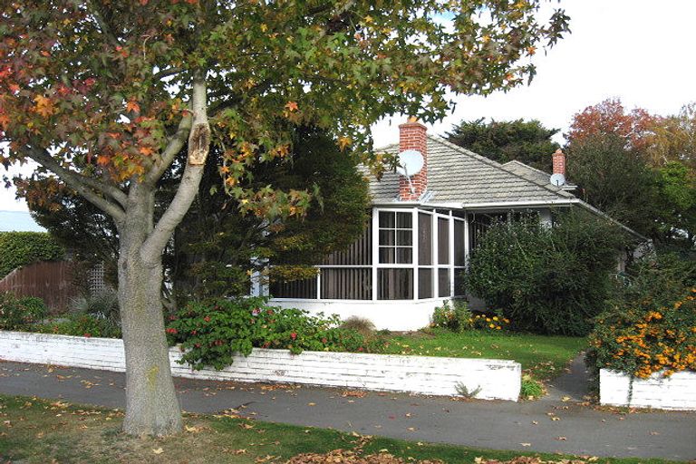 Photo of property in 1/19 Newbridge Place, Ilam, Christchurch, 8041