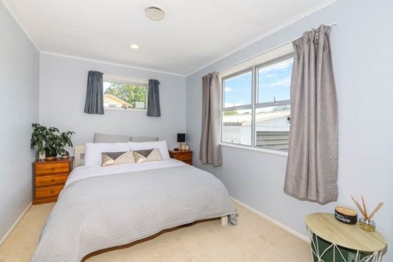 Photo of property in 5 Nor'east Drive, Northcross, Auckland, 0632