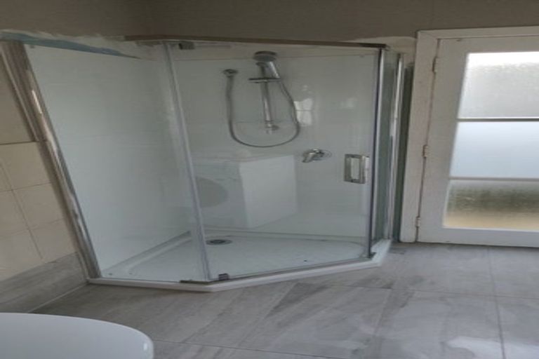 Photo of property in 17 Tomo Street, New Lynn, Auckland, 0600