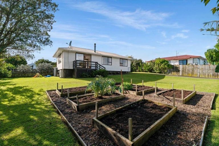 Photo of property in 11 Whenuariri Place, Maketu, Te Puke, 3189