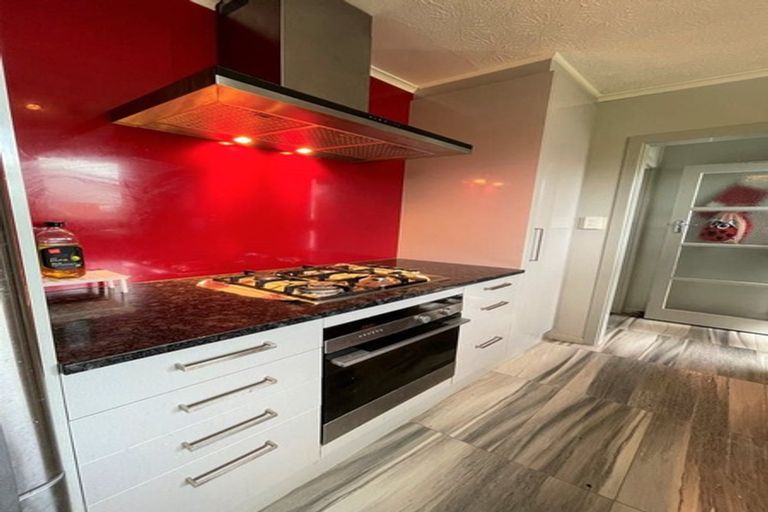 Photo of property in 10 Hinau Street, New Lynn, Auckland, 0600