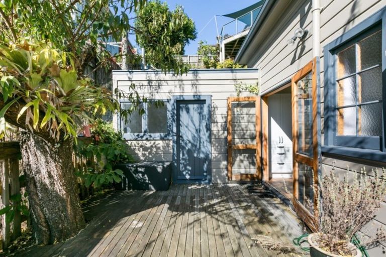 Photo of property in 129 Chaucer Road North, Hospital Hill, Napier, 4110