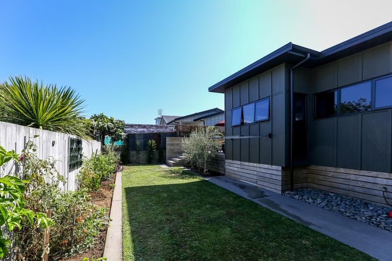 Photo of property in 22 Record Street, Fitzroy, New Plymouth, 4312