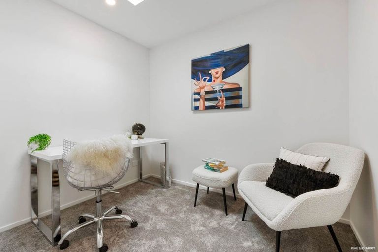 Photo of property in 3/26 Buscomb Avenue, Henderson, Auckland, 0610