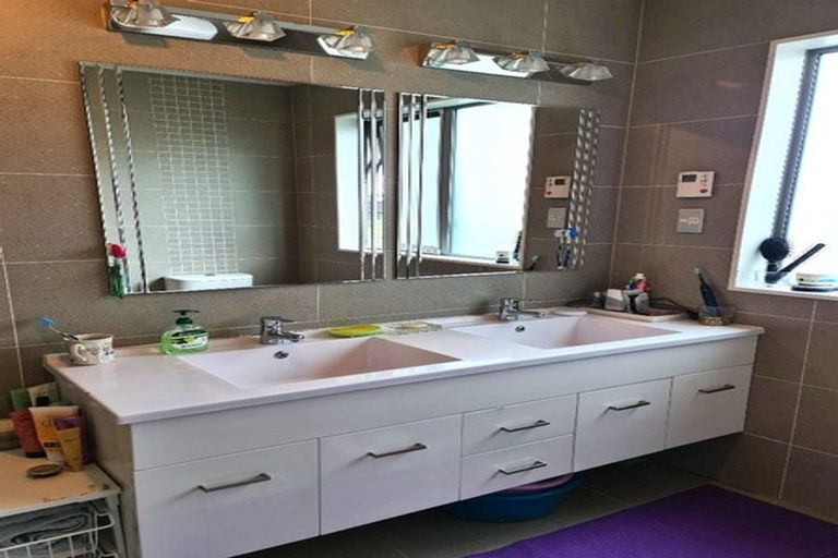 Photo of property in 5 Baker Street, Fairview Heights, Auckland, 0632