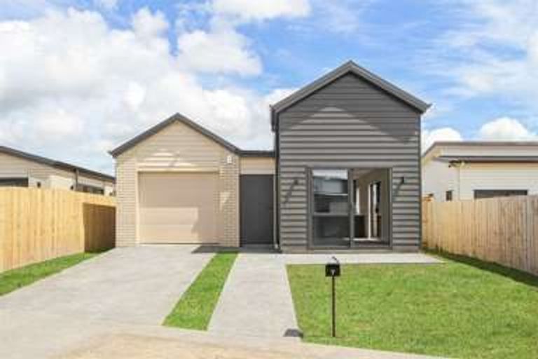 Photo of property in 7 Poutawa Lane, Clarks Beach, 2122