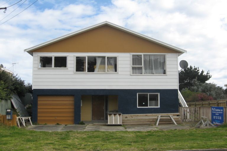 Photo of property in 129 Kahukura Avenue, Waitarere Beach, Levin, 5510