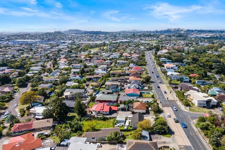 Photo of property in 255 Hillsborough Road, Hillsborough, Auckland, 1042