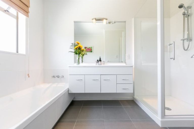 Photo of property in 4 West Place, Greenmeadows, Napier, 4112