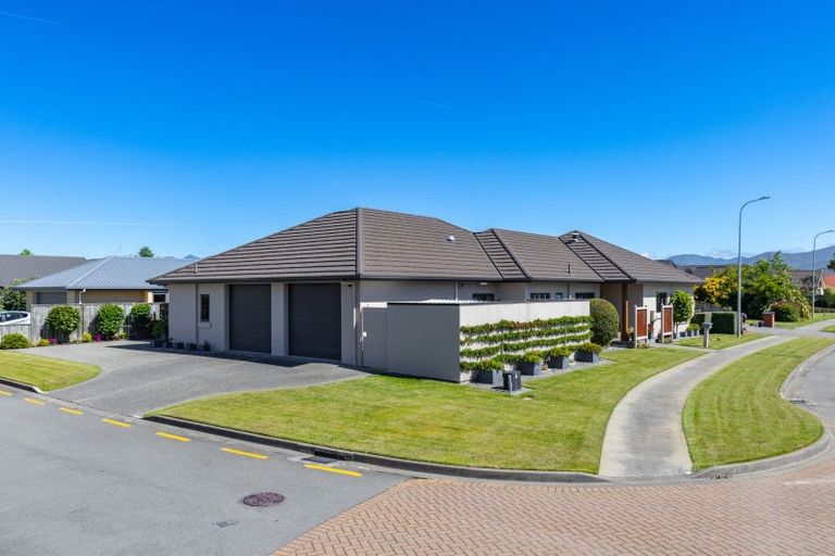 Photo of property in 17 Magnolia Drive, Springlands, Blenheim, 7201