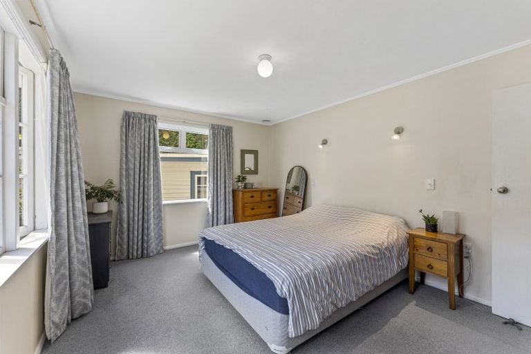 Photo of property in 52 Bird Grove, Stokes Valley, Lower Hutt, 5019