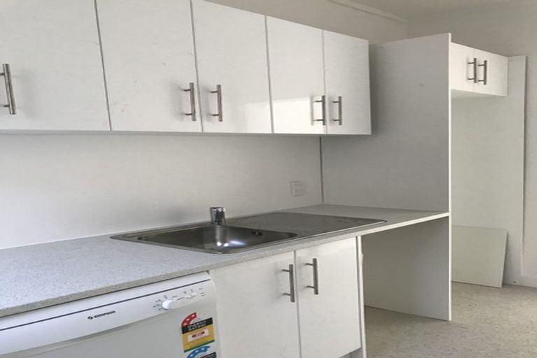 Photo of property in 17 Rua Street, Lyall Bay, Wellington, 6022