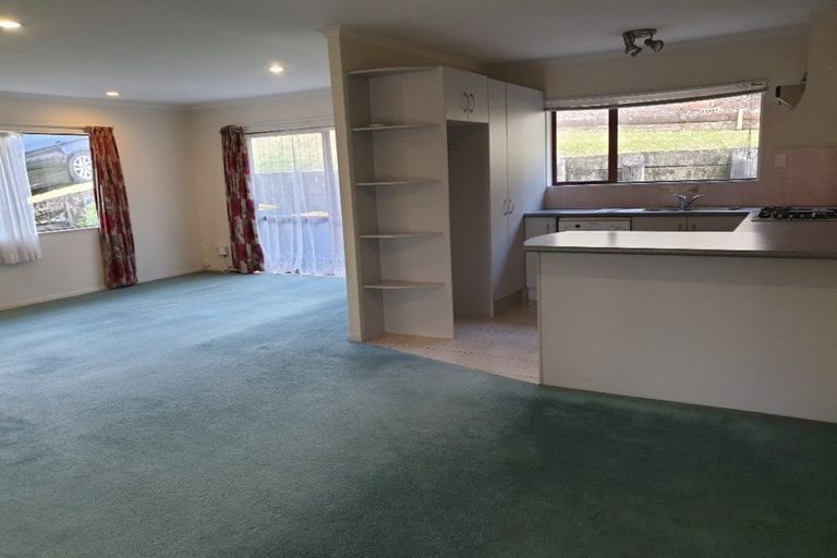 Photo of property in 8 Shah Place, Glen Eden, Auckland, 0602