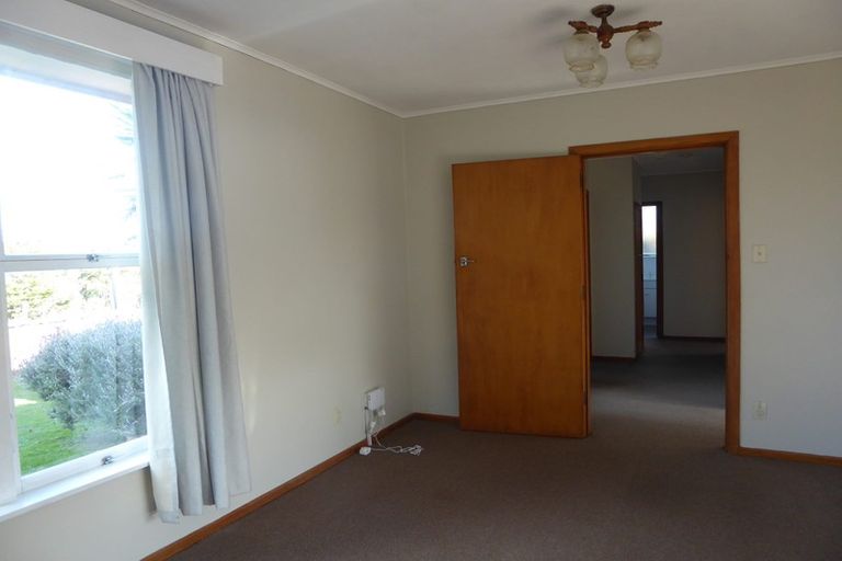 Photo of property in 17 Gill Crescent, Blockhouse Bay, Auckland, 0600