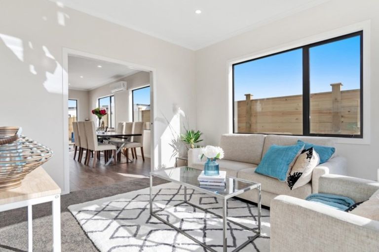 Photo of property in 16 Makura Drive, Papamoa Beach, Papamoa, 3118