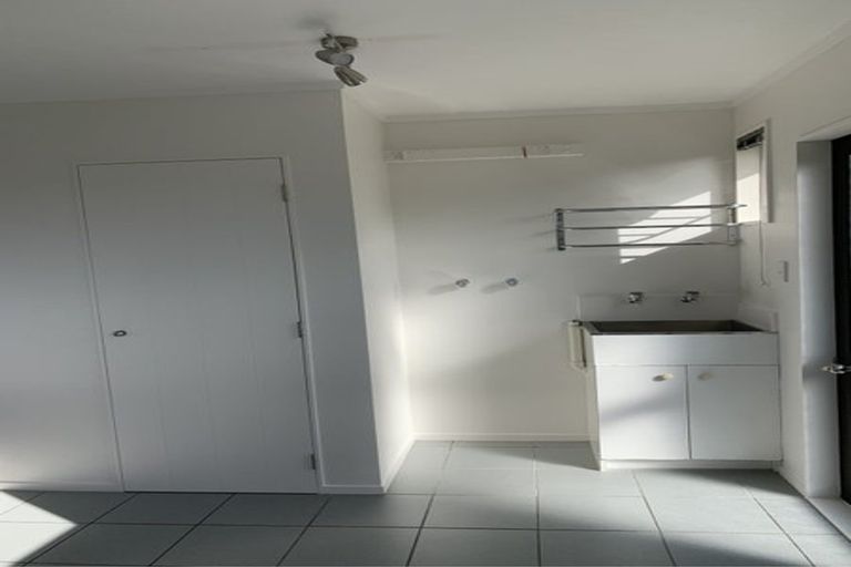 Photo of property in 24 Tindalls Bay Road, Tindalls Beach, Whangaparaoa, 0930