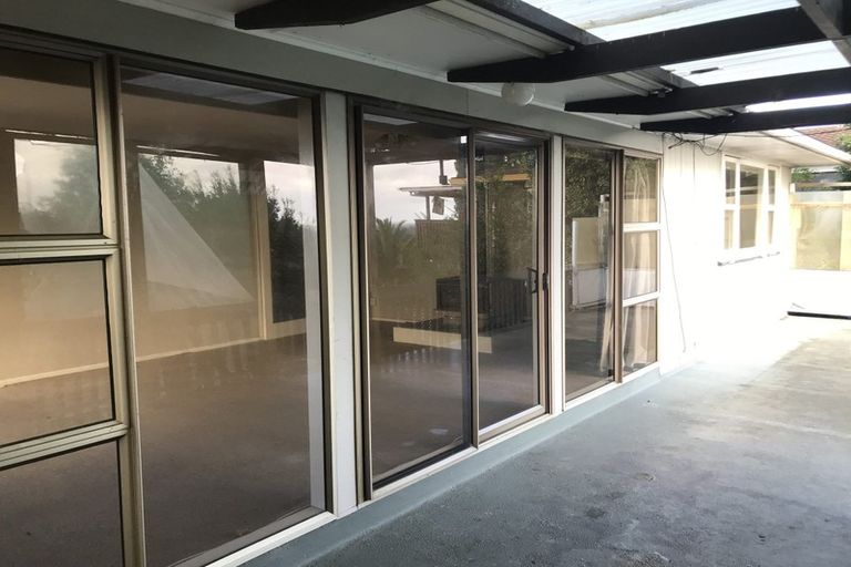 Photo of property in 32 Royal Road, Massey, Auckland, 0614