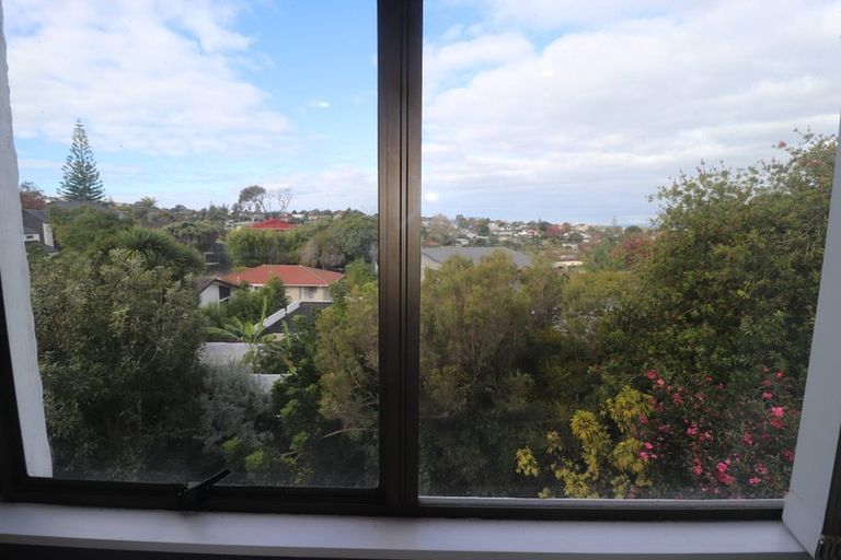 Photo of property in 2/177 Forrest Hill Road, Forrest Hill, Auckland, 0620