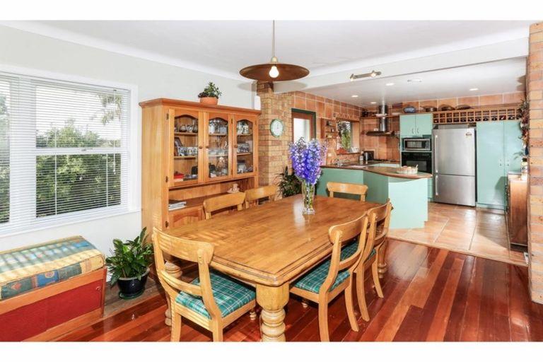 Photo of property in 8 Youngs Road, Papakura, 2110