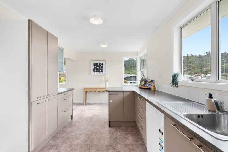 Photo of property in 4 Thomson Grove, Stokes Valley, Lower Hutt, 5019