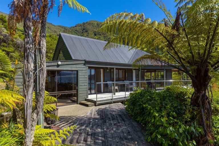 Photo of property in 1 Oliver Place, Anakiwa, Linkwater, 7281