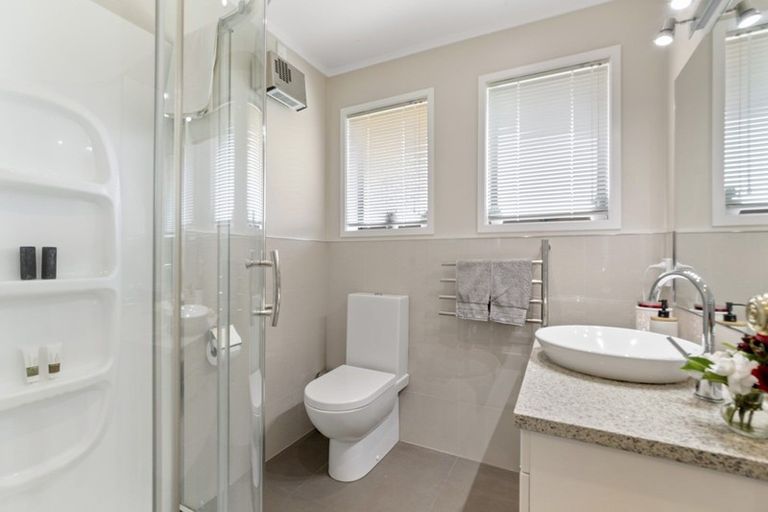 Photo of property in 12 Cumbrian Place, Conifer Grove, Takanini, 2112