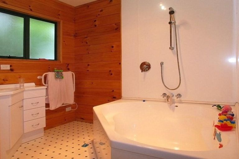 Photo of property in 74a Guadeloupe Crescent, Grenada Village, Wellington, 6037