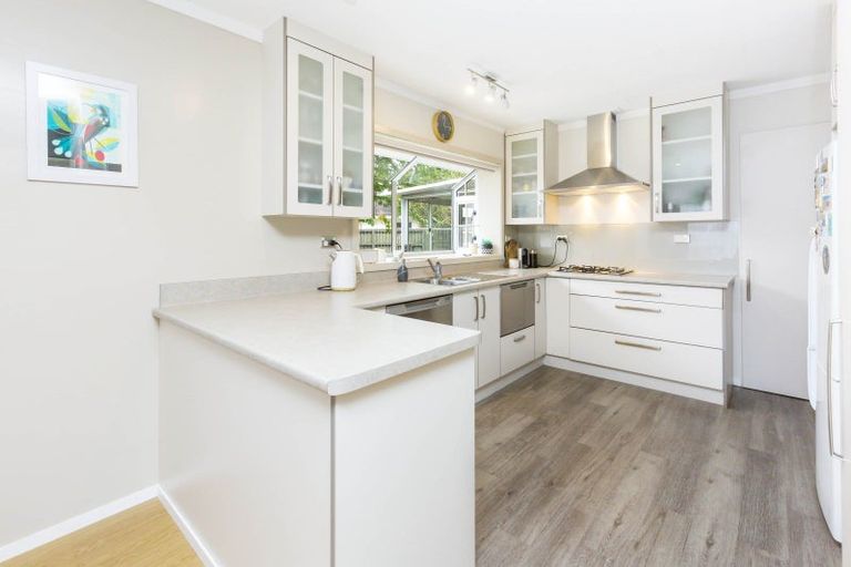 Photo of property in 4 Roband Crescent, Brown Owl, Upper Hutt, 5018