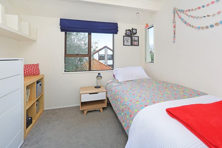 Photo of property in 2/5 Barrack Road, Mount Wellington, Auckland, 1060