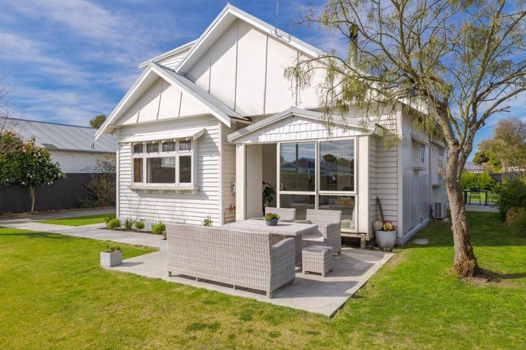 Photo of property in 40 Stapletons Road, Richmond, Christchurch, 8013