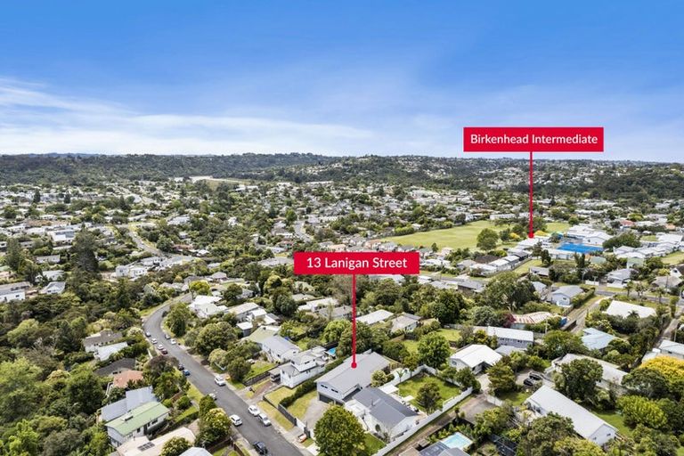 Photo of property in 13 Lanigan Street, Birkdale, Auckland, 0626