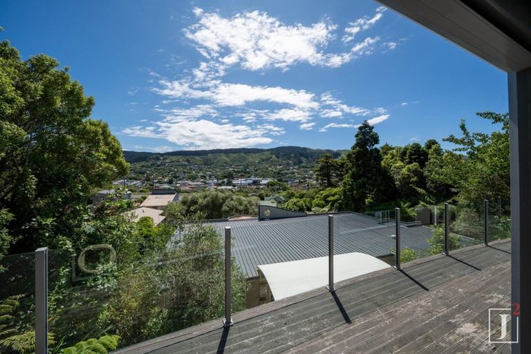 Photo of property in 19 Court Road, Tawa, Wellington, 5028