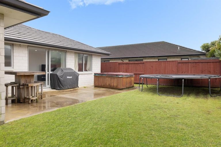 Photo of property in 25 Livingstone Drive, Papamoa Beach, Papamoa, 3118